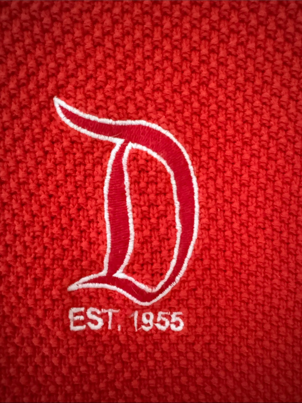 90’s Oversized Disney Red Cable-Knit Crewneck Spirit Jersey Embroidered Sweater - Picture 3 of 7